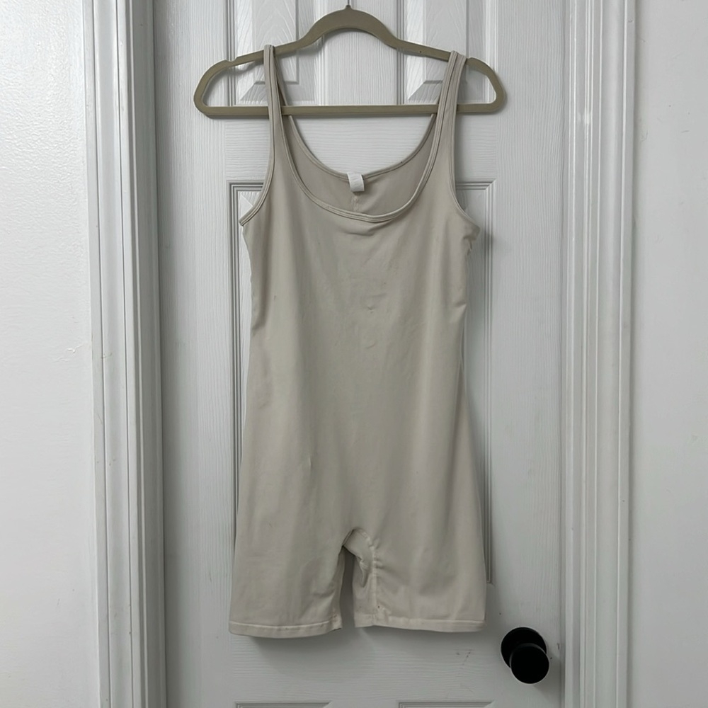 Short Romper in Color Sand
